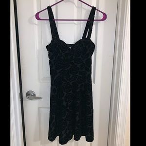 A&F Black Velvet Rose Detail Skater Dress -Small🖤